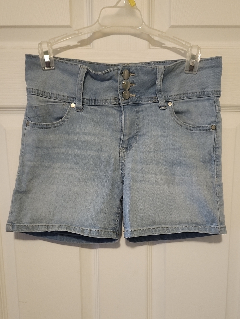 d. jeans Light Wash High-Rise Denim Shorts